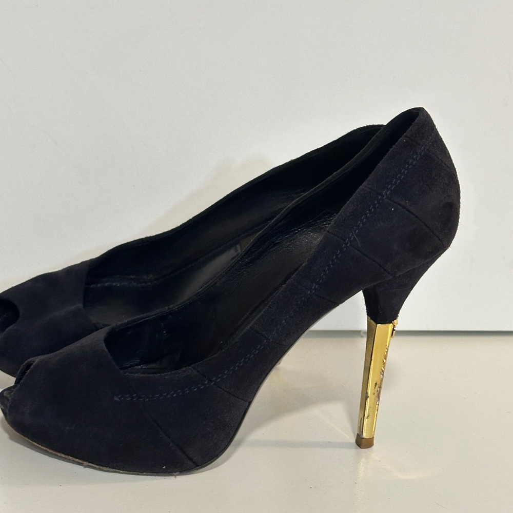 Louis Vuitton Black and Gold Peep-Toe Heels - Picture 2 of 16